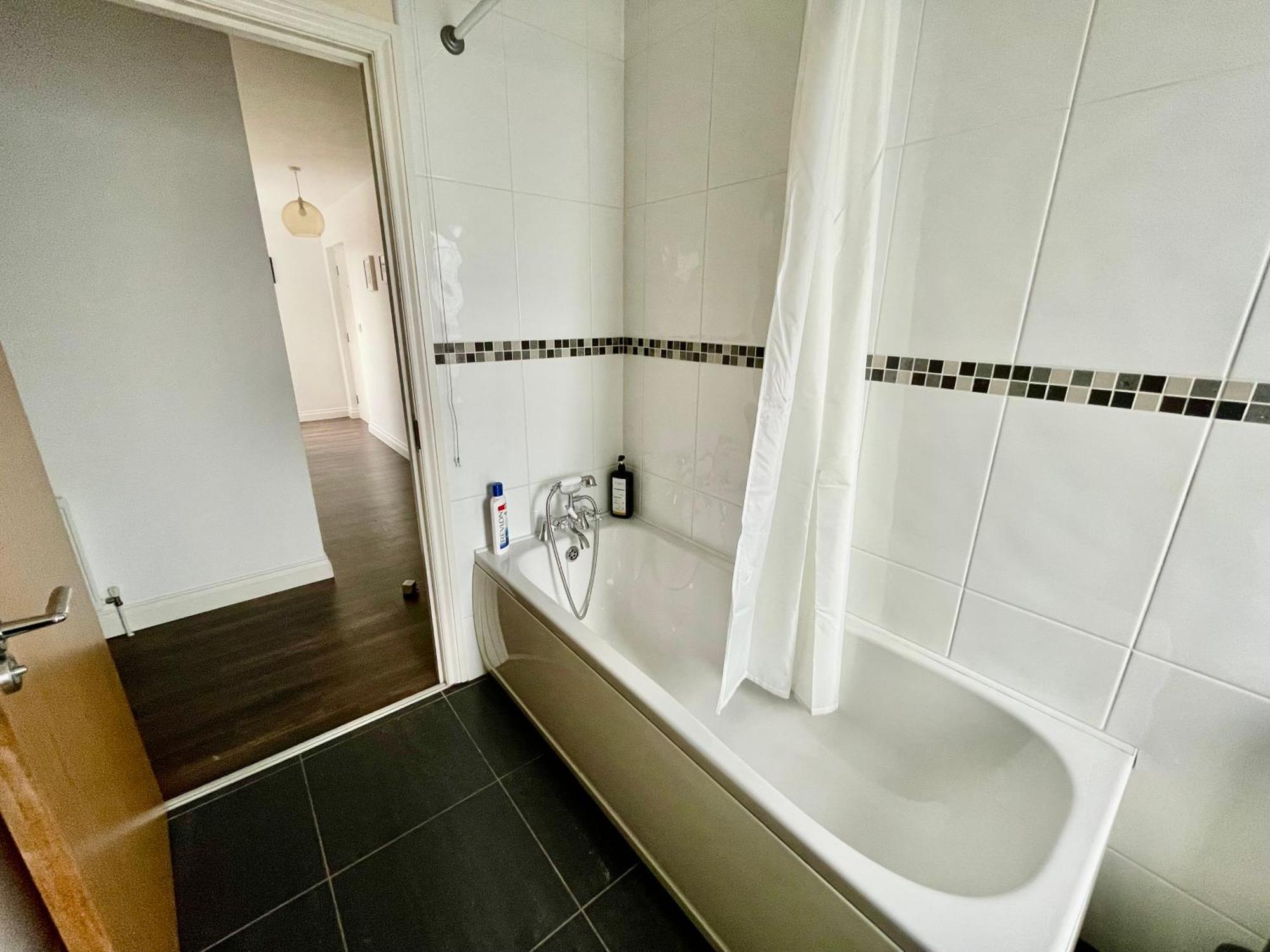 2 Bedroom City-Centre Apartment With Free Parking Belfast Exterior photo