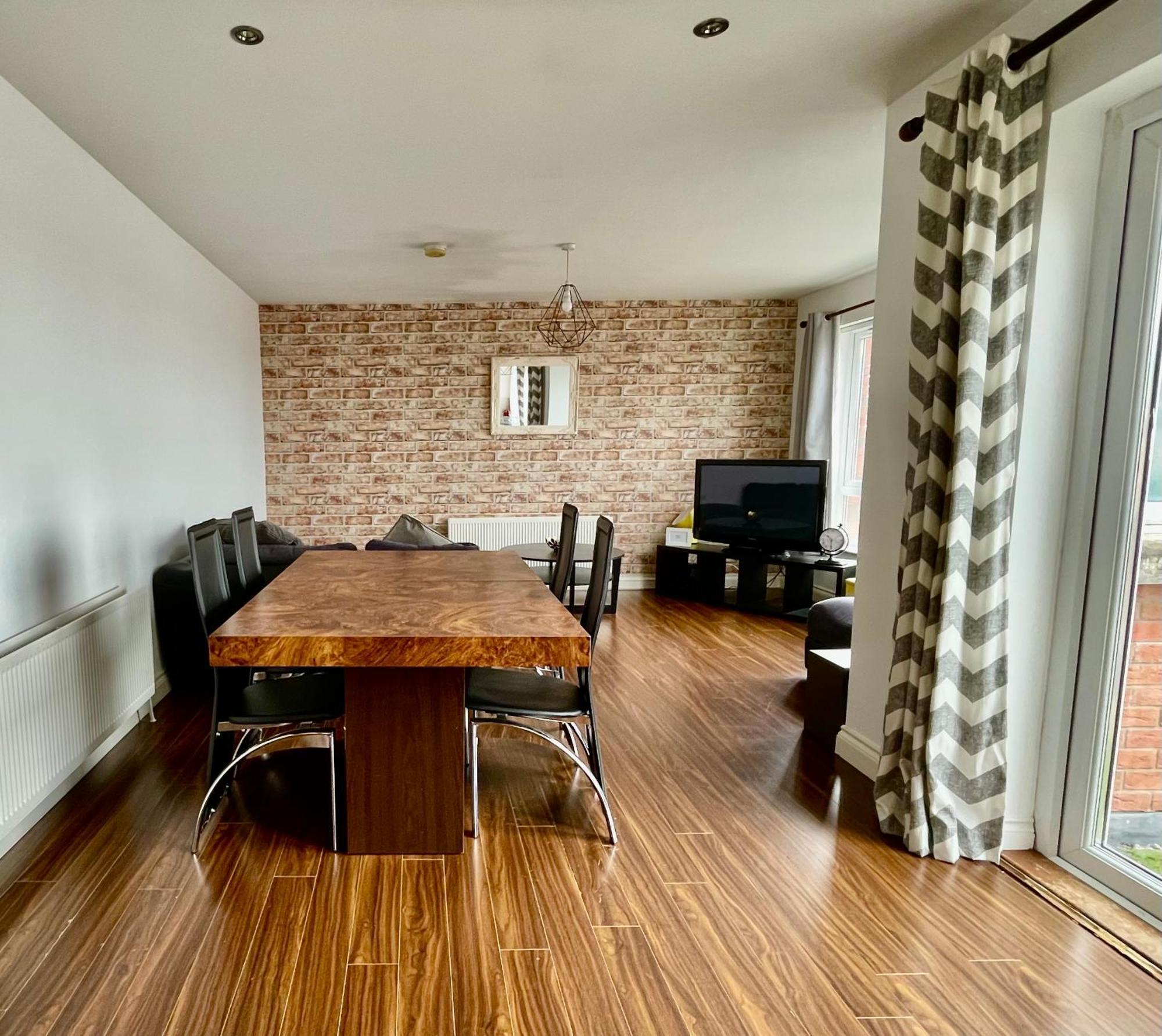 2 Bedroom City-Centre Apartment With Free Parking Belfast Exterior photo